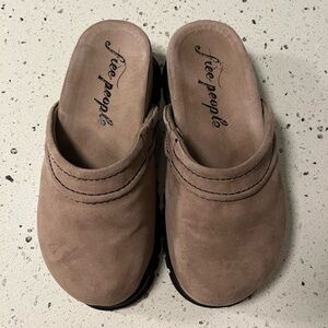 COPY - Free People Platform Mules (Size 7.5B)